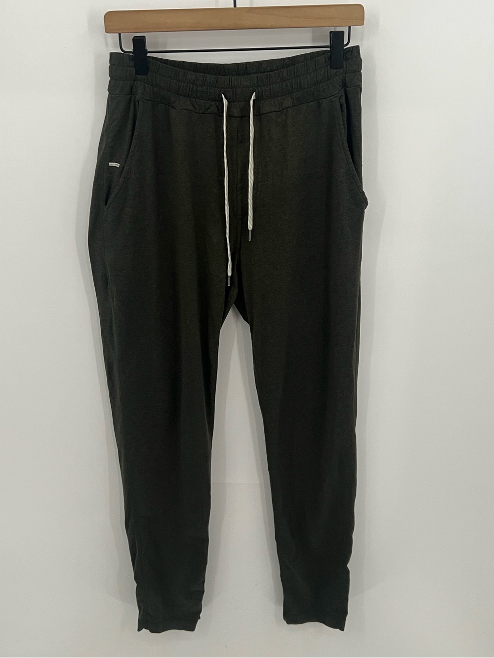 Vuori Dreamknit Performance Green Drawstring Jogger Pants